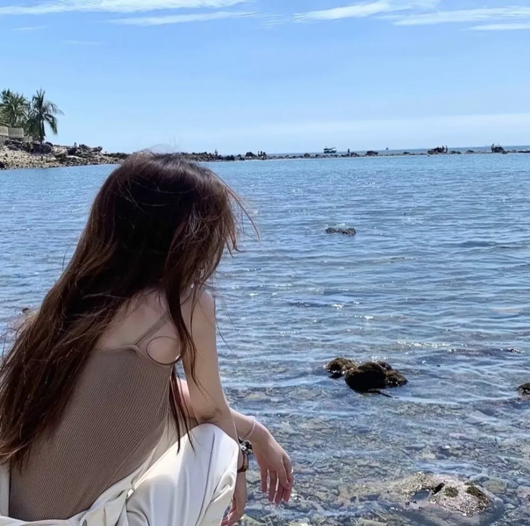 弘大诊所 海报